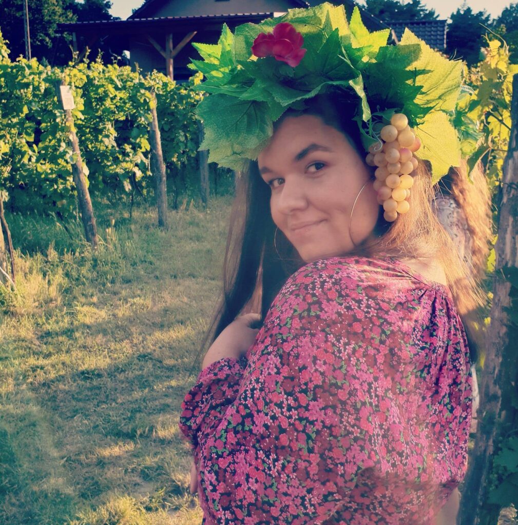 Nauczycielka i tłumaczka języków południowosłowiańskich.